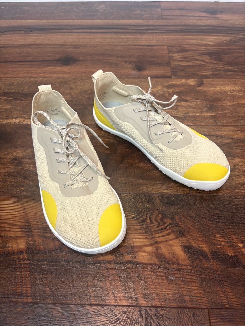 Vivaia Wide Toe Box Barefoot Sneaker Maven in Pale Ivory Size 9.5
